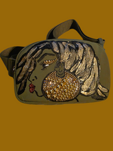 Load image into Gallery viewer, Goldie lady
